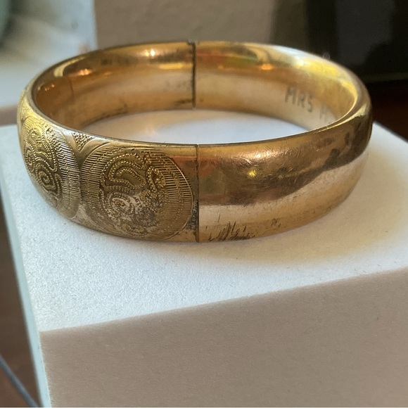 Antique Carved Gold Tone Engraved Bangle Bracelet - Picture 5 of 11